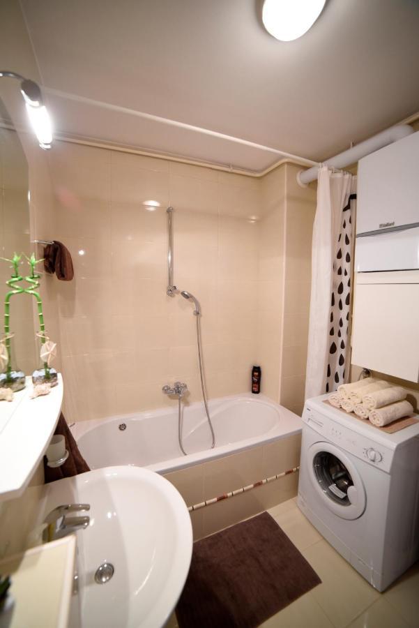 1 Apartment *